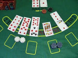 Antarmuka aplikasi mobile benedetta menampilkan permainan slot Aviator dan Sweet Bonanza